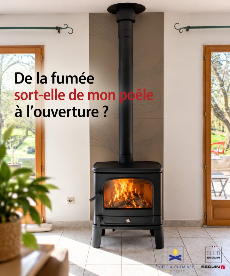 Mon poêle refoule de la fumée à l’ouverture : d’où cela peut-il venir ?